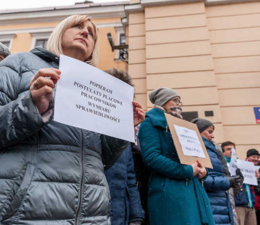 Rzeszowscy sędziowie bronią pracowników sądu. “Podwyżka ich pensji jest konieczna”