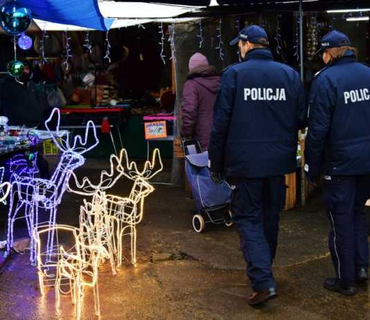 Idą święta. Rzeszowscy policjanci ostrzegają przed kieszonkowcami