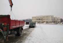 Mieszkańcom Staromieścia zablokowano dojazd do bloku. Mieszkańcy protestują