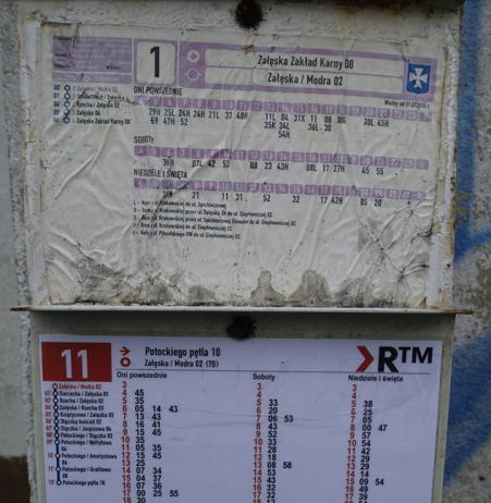 Radny Rozwoju Rzeszowa chce poprawy tabliczek z rozkładami jazdy autobusów