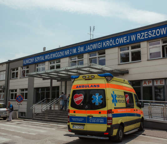 KSW nr 2 likwiduje oddziały dziecięce? Dyrekcja szpitala dementuje i obiecuje remont