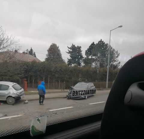 Wypadek w Rzeszowie z udziałem trzech samochodów. Jedna osoba ranna
