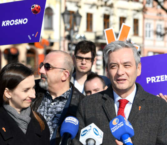 Robert Biedroń w Rzeszowie: Podkarpacie nie potrzebuje być “polską Bawarią”