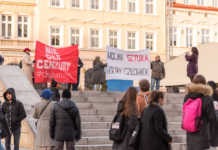 Policja chce ukarać organizatorów protestu ws. ocenzurowania “#chybanieja”