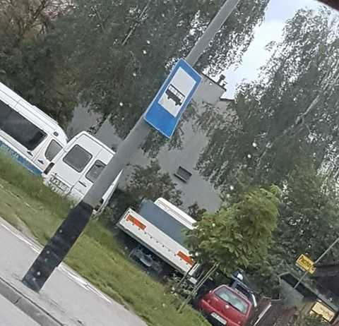 Policjanci zatrzymali 19-latka. W samochodzie znaleźli marihuanę