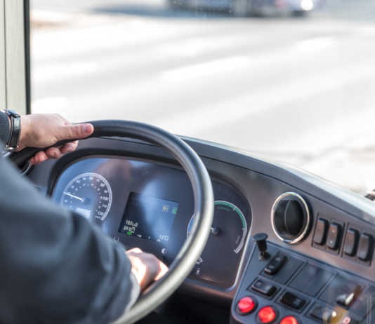 Nocna awantura w autobusie MPK. Policjanci zatrzymali 34-latka