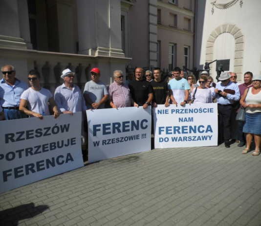 Pikieta przed biurem PO przeciwników startu Tadeusza Ferenca do Sejmu