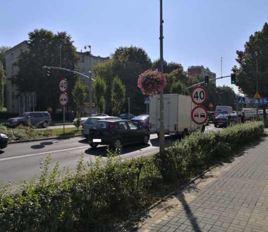 Tymczasowa zmiana lokalizacji przystanku Marszałkowska osiedle 01, nowe znaki
