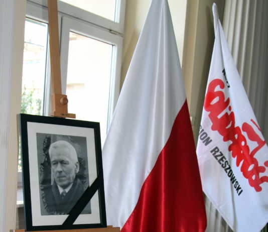 W urzędzie wojewódzkim księga kondolencyjna dedykowana Kornelowi Morawieckiemu