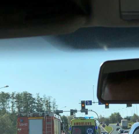 Wypadek w Rzeszowie. Zderzenie trzech citroenów. Jedna osoba ranna