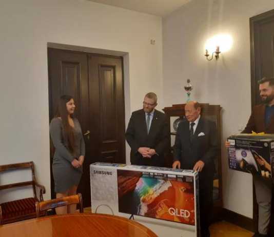 Loteria “Mieszkam w Rzeszowie” rozstrzygnięta. Nagrody wręczył Tadeusz Ferenc i… Grzegorz Braun!