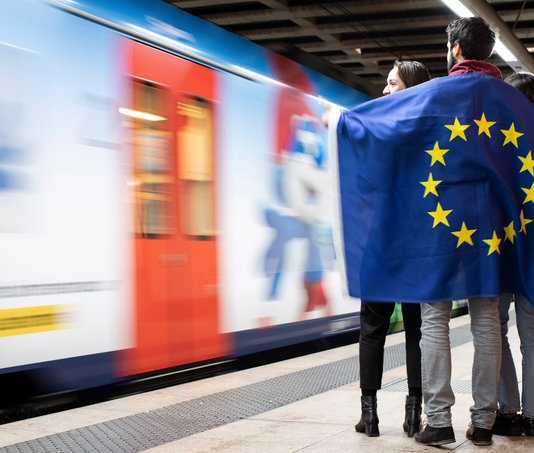 Osiemnastolatkowie z UE mogą zdobyć bilet na podróż po Europie