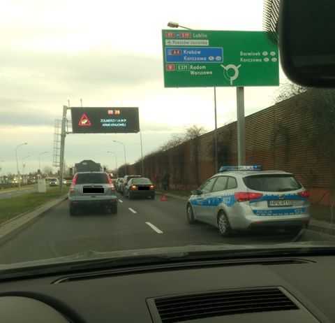 Wypadek w pobliżu ronda Kuronia. Zderzenie trzech aut. Utrudnienia w ruchu