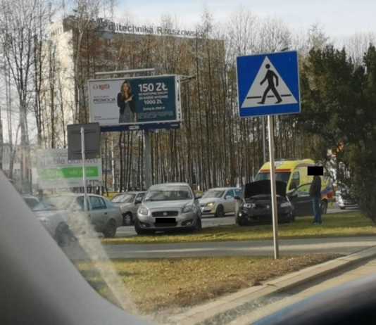 Zderzenie trzech samochodów na al. Powstańców Warszawy. Jedna osoba ranna