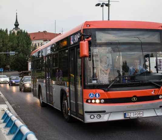 Koronawirus. Od piątku zmiany w rozkładach jazdy miejskich autobusów