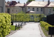 Ogrody bernardyńskie znów otwarte. Klasztor: wejście w maseczkach