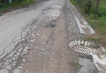 Ulica Senatorska jak droga leśna. Mieszkańcy: kiedy będzie remont?