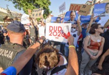 “Nie hejtujcie Podkarpacia”. W poniedziałek manifestacja na Rynku