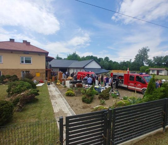 Po powodzi na Podkarpaciu urosły góry odpadów. Co z nimi zrobić?