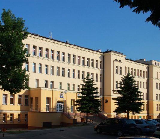 Pielęgniarka szpitali MSWiA i Świętej Rodziny zakażona koronawirusem