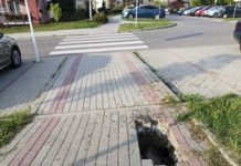 Wielka dziura w chodniku przy ul. Bł. Karoliny. MZD: sprawa została załatwiona