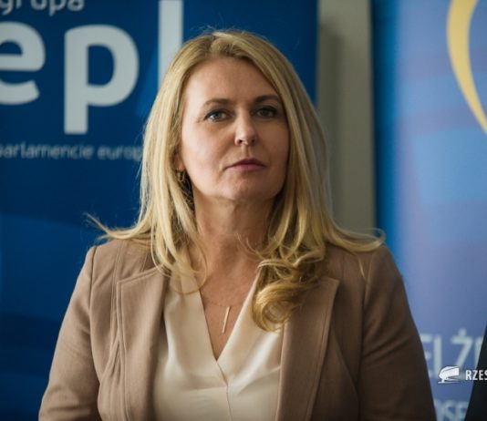 Elżbieta Łukacijewska: zaszczepieni celebryci powinni być przykładnymi wolontariuszami