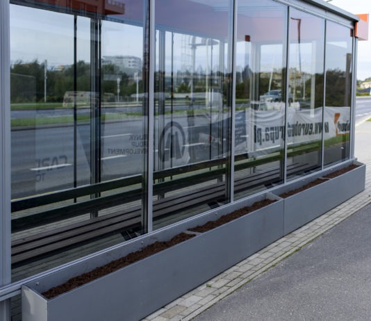 Pierwszy zielony przystanek już stoi! Trwają ostatnie prace wykończeniowe