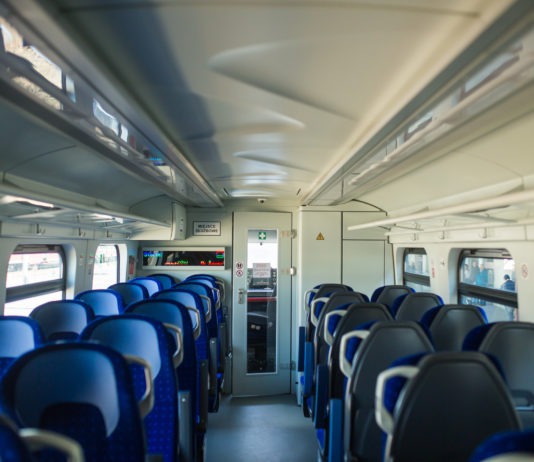 Ewakuowany pociąg relacji Przemyśl-Kijów. Blisko 500 pasażerów musiało opuścić wagony fotele pociąg