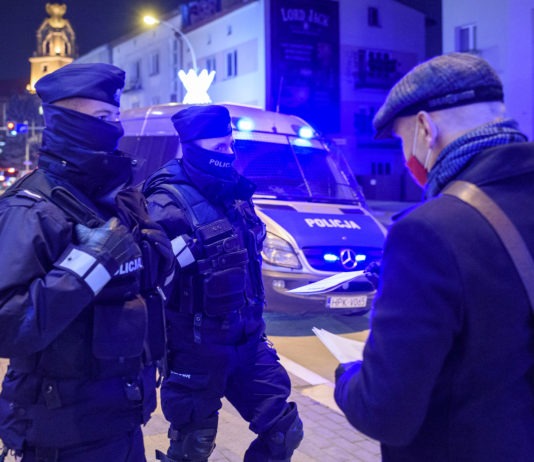 Policjant na urlopie w Sylwestra? Podkarpacka komenda odradza, pełna gotowość