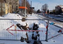 Rozkopany przystanek na ul. Paderewskiego. “Roboty stanęły w grudniu”