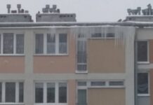 Niebezpieczne sople na dachach bloków MZBM i RSM. Zarządy spółdzielni: usuniemy