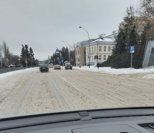 Fatalne warunki na rzeszowskich drogach. Opóźnione autobusy i kolizje