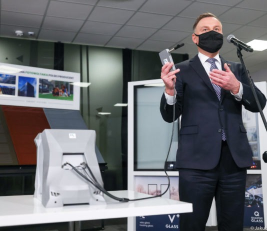 ML System stworzył urządzenie wykrywające koronawirusa z oddechu. Przetestował Duda