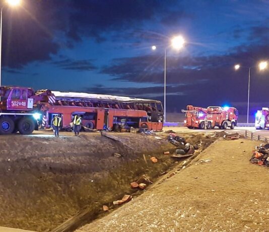 Prokuratura o tragedii na A4: na tachografie 98 km/h, tożsamość trzech ofiar ustalona