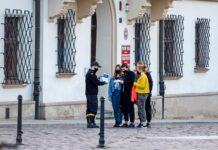 Walka z COVID-19. Miasto Rzeszów rozdaje maseczki. Pierwsza partia już dotarła