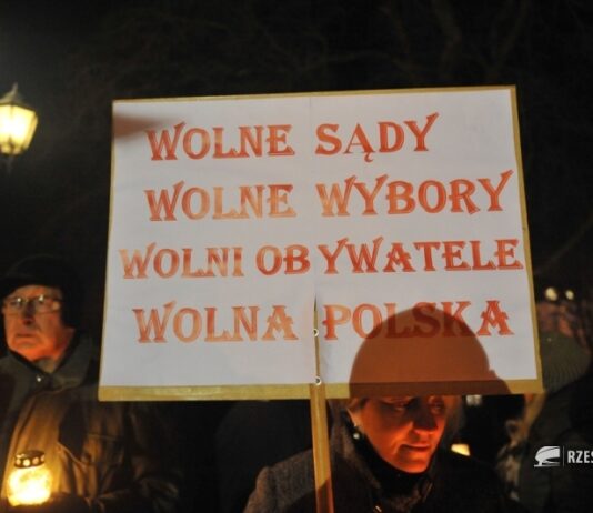 Precedens! Mimo pandemii rzeszowski sąd zezwolił na manifestację KOD-u!
