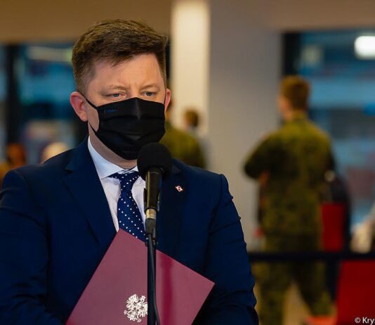 Dworczyk o szczepieniach przeciw COVID-19 w Rzeszowie: “Rozgrywka polityczna”