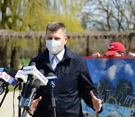Marcin Warchoł proponuje park wodny. Niewygodne pytania przedsiębiorcy z Podhala