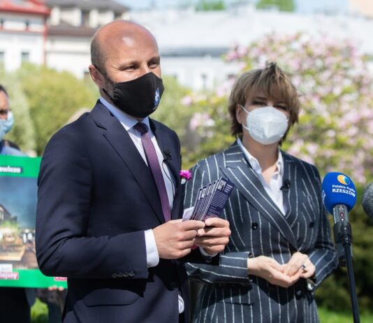 Hanna Zdanowska popiera Konrada Fijołka, Fijołek obiecuje woonerfy