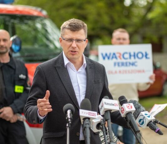 Marcin Warchoł na kolejnym osiedlu. Co obiecuje mieszkańcom Białej?