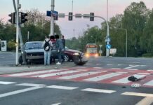 Zdarzenie drogowe w Rzeszowie. Pijany kierowca renault uderzył w latarnię