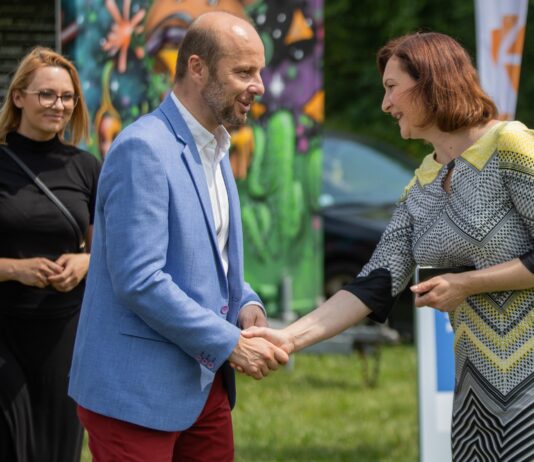Konrad Fijołek i Ewa Leniart razem w walce z COVID-19. Apelują: szczepcie się!