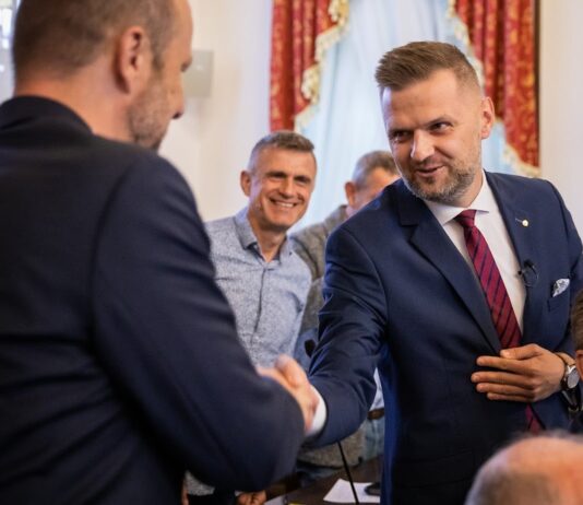 Mateusz Maciejczyk z PSL został miejskim radnym. Ślubował w ratuszu