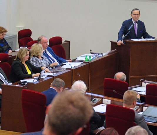 Sejmik podkarpacki uchylił tzw. uchwałę anty-LGBT. W tle przepychanki polityków