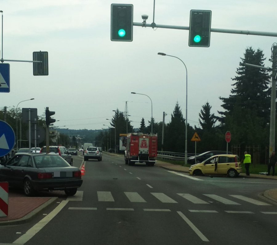 Rzeszów. Wypadek Na Alei Sikorskiego. Zderzenie Fiata Z Audi