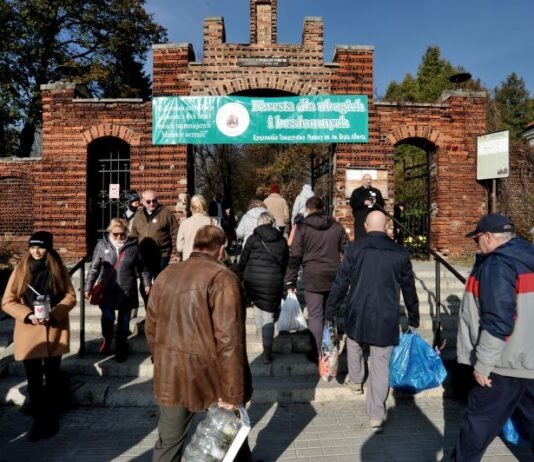 Wszystkich Świętych 2021. Zmiany w ruchu przy rzeszowskich cmentarzach