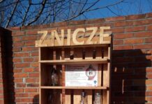 Zniczodzielnia – na cmentarzu Zalesie stanął regał recyklingowy na znicze