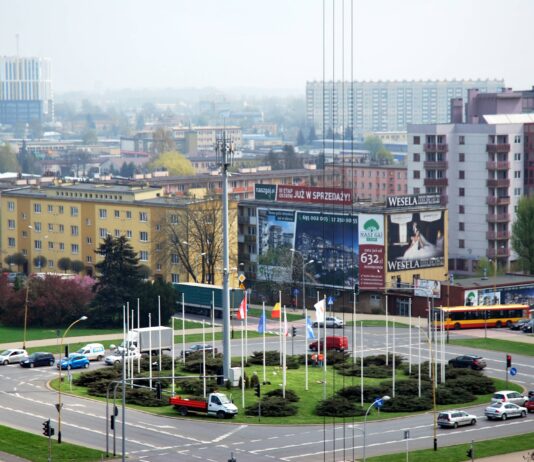 Tzw. rondo z flagami otrzymało imię Unii Europejskiej. “Uniknąć powtórki z brexitu”