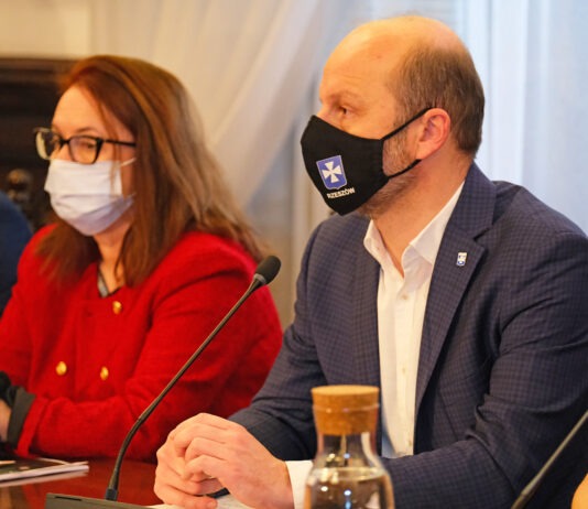 Prezydent Fijołek żąda ograniczeń dla niezaszczepionych. Podpisał apel