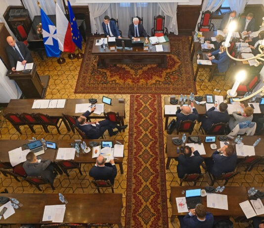 Budżet Rzeszowa na 2022 rok przyjęty. “Dobry i na złe czasy”. Nawet PiS poparł